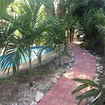 Acogedora Suite Con Bonito Jardin
